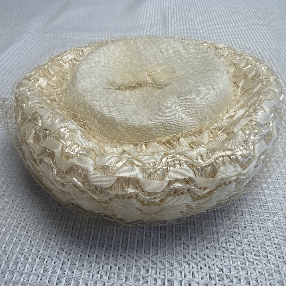 Vintage 1950s Ivory Straw Hat Veil Ribbon Bow Bridal Wedding Cocktail